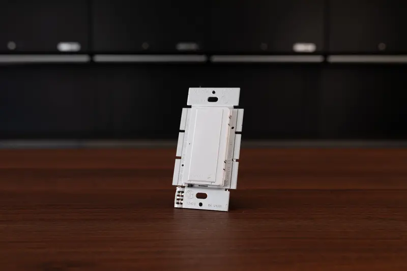 Lutron Maestro Ra2 Select 8A Toggle-Style Smart Switch 1