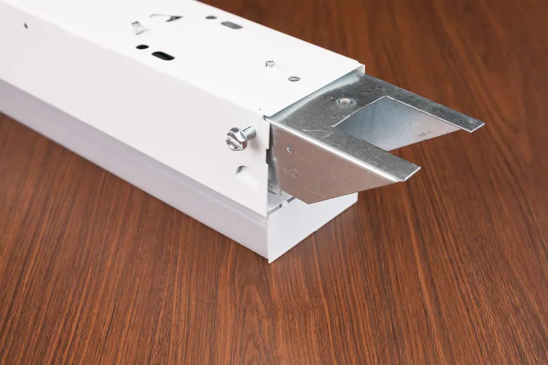 Obsessed Garage Linear Light Fixture – Row Alignment Tool 1
