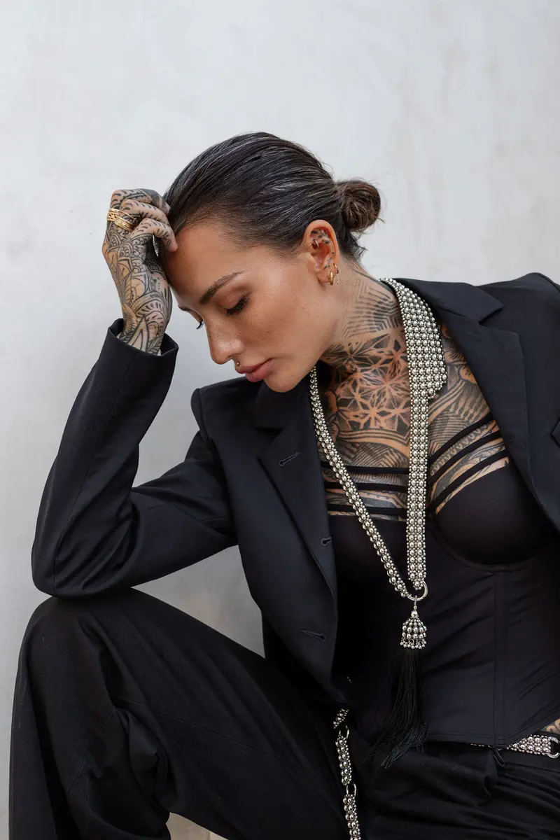 Tailored Beaded Collar With Interchangeable Tie – Six Styling Possibilities 1