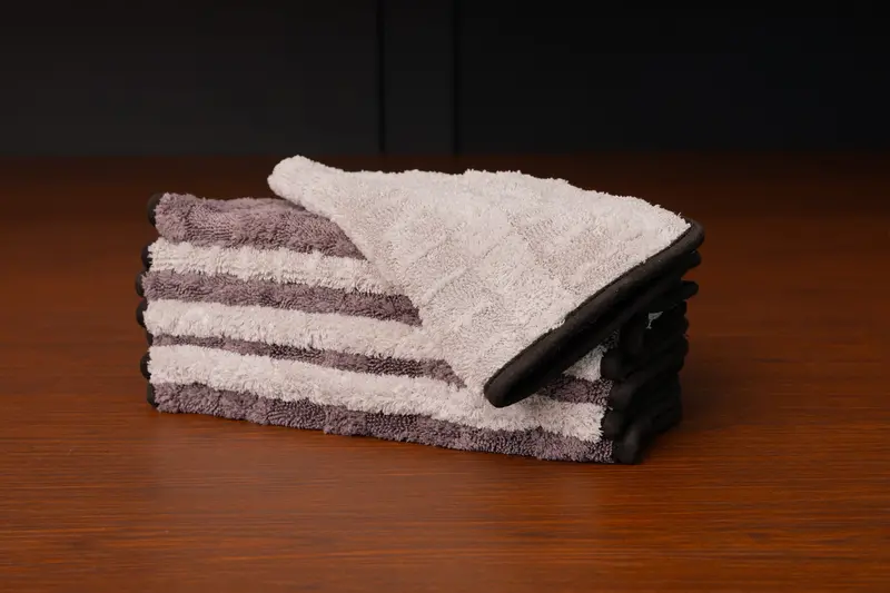The Gauntlet Initial Wipe Towel – High-Absorbency Drying Aid 4.0 1